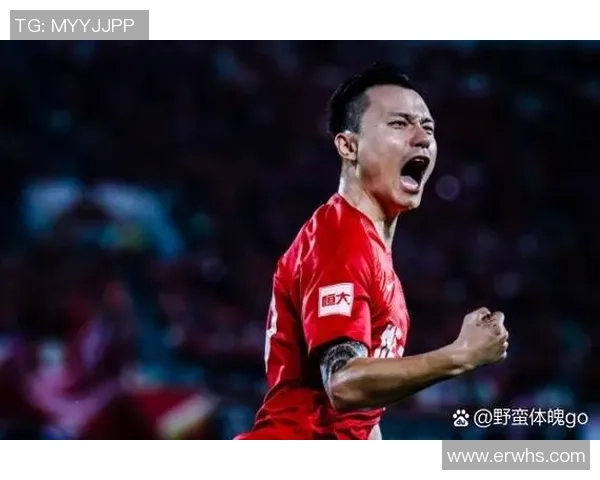 回顾历史足球巨星的辉煌成就与传奇故事,谁是你心中的足球偶像 回顾历史足球巨星的辉煌成就与传奇故事,谁是你心中的足球偶像