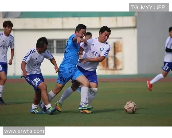 开宝马的足球明星们如何在绿茵场上展现风采与豪华生活的完美结合